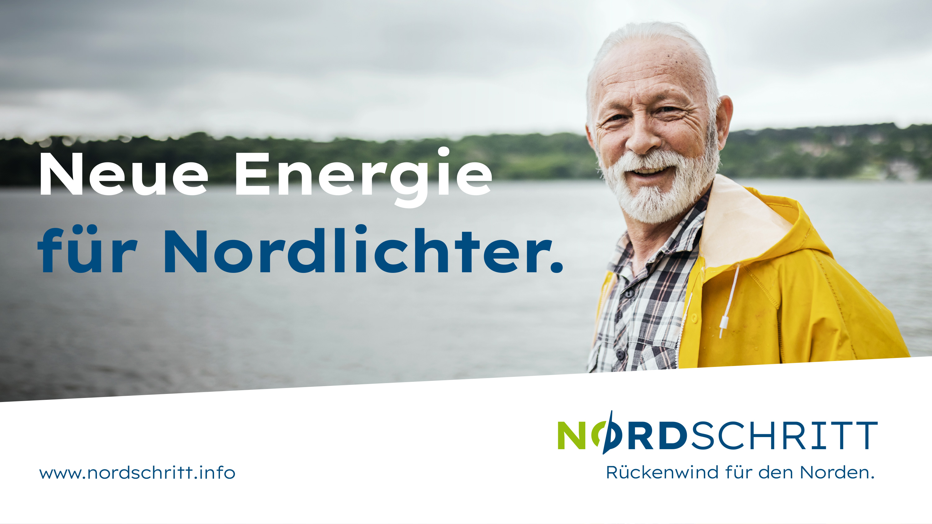 A man wearing an Ostfriesennerz stands in front of a lake. Campaign image titled "New Energy for Northern Lights" for the "Nordschritt" initiative from Schwerin